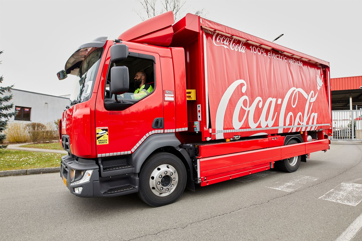 Coca Cola va désormais assurer ses livraisons locales avec 3 camions