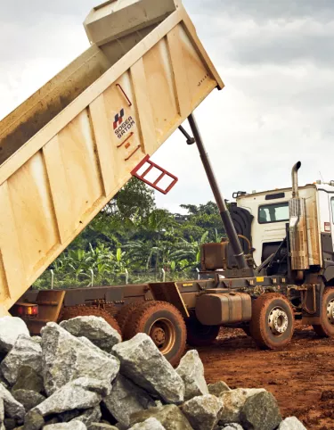 Les avantages de la location de camion pour vos travaux publics